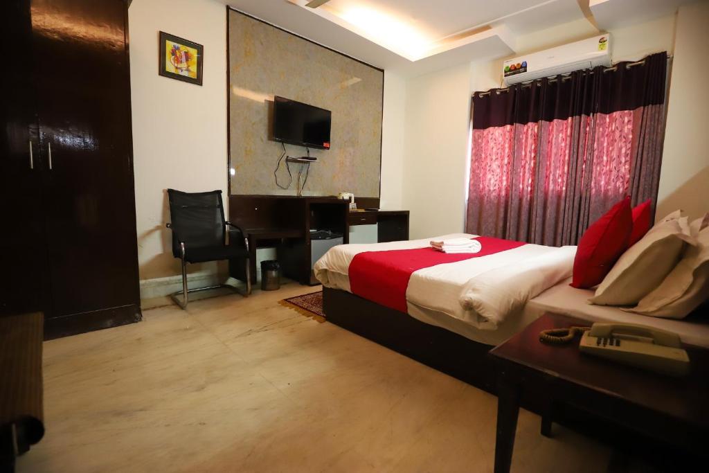 Postel nebo postele na pokoji v ubytování The Hotel Vagmi DLF Gurugram
