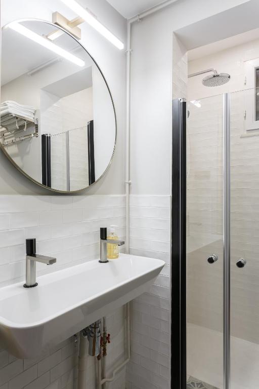 Salle de bains dans l'établissement Stylish apartment in the heart of Paris