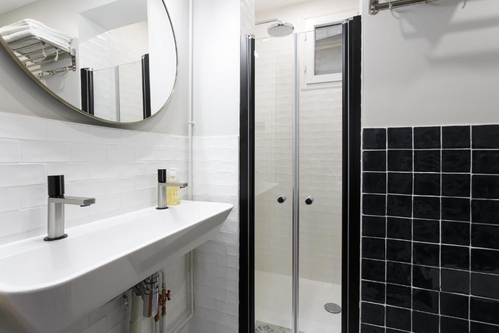 Salle de bains dans l'établissement Stylish apartment in the heart of Paris