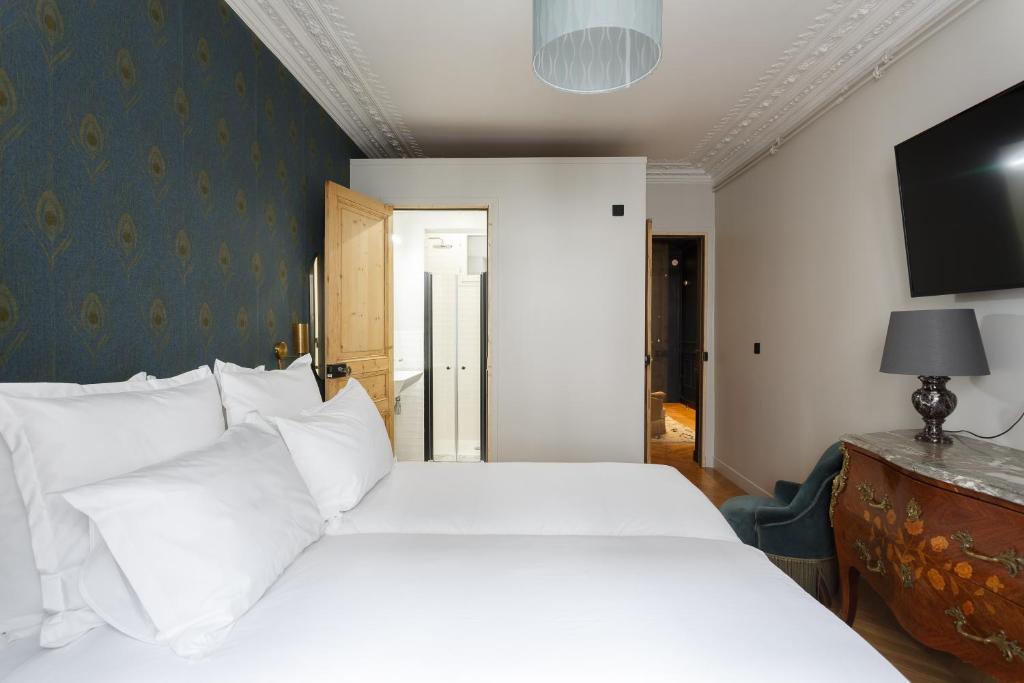 Un ou plusieurs lits dans un hébergement de l'établissement Stylish apartment in the heart of Paris
