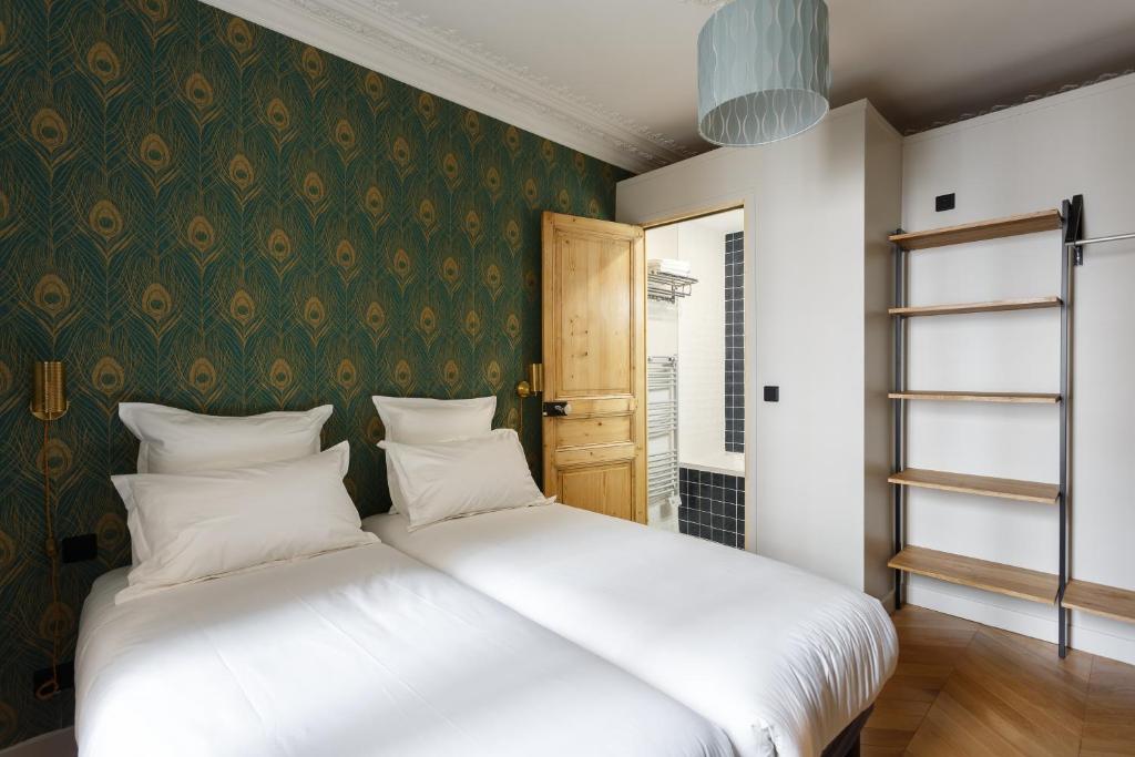 Un ou plusieurs lits dans un hébergement de l'établissement Stylish apartment in the heart of Paris