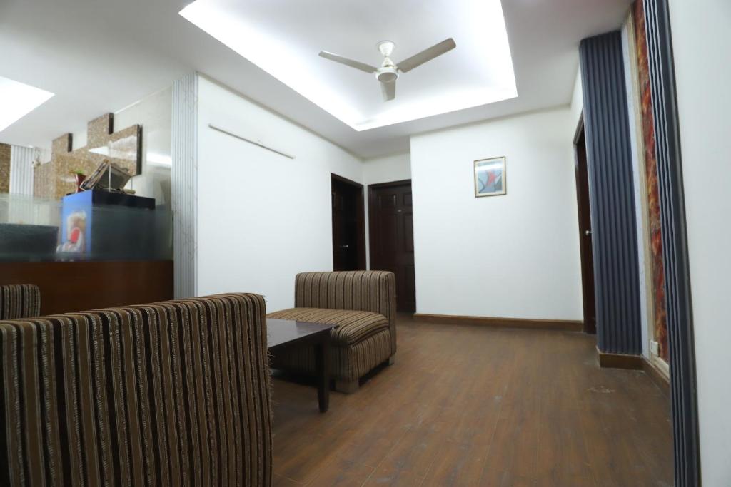 Posezení v ubytování The Hotel Vagmi DLF Gurugram