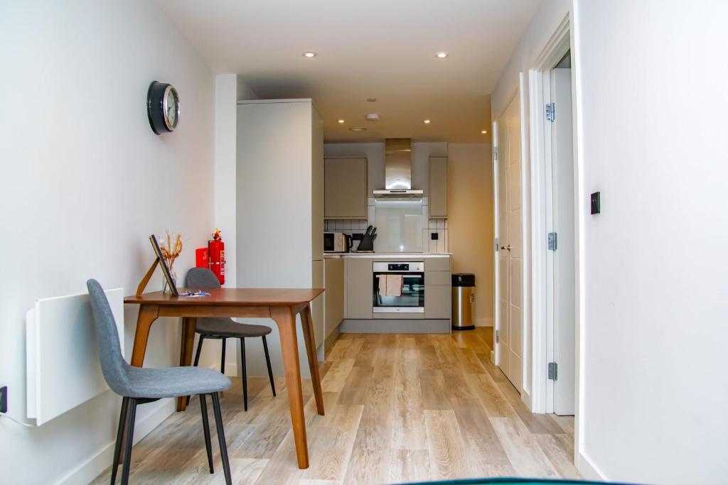 a kitchen and dining room with a table and chairs at Smart Central Birmingham 1 Bed Apartment in Birmingham