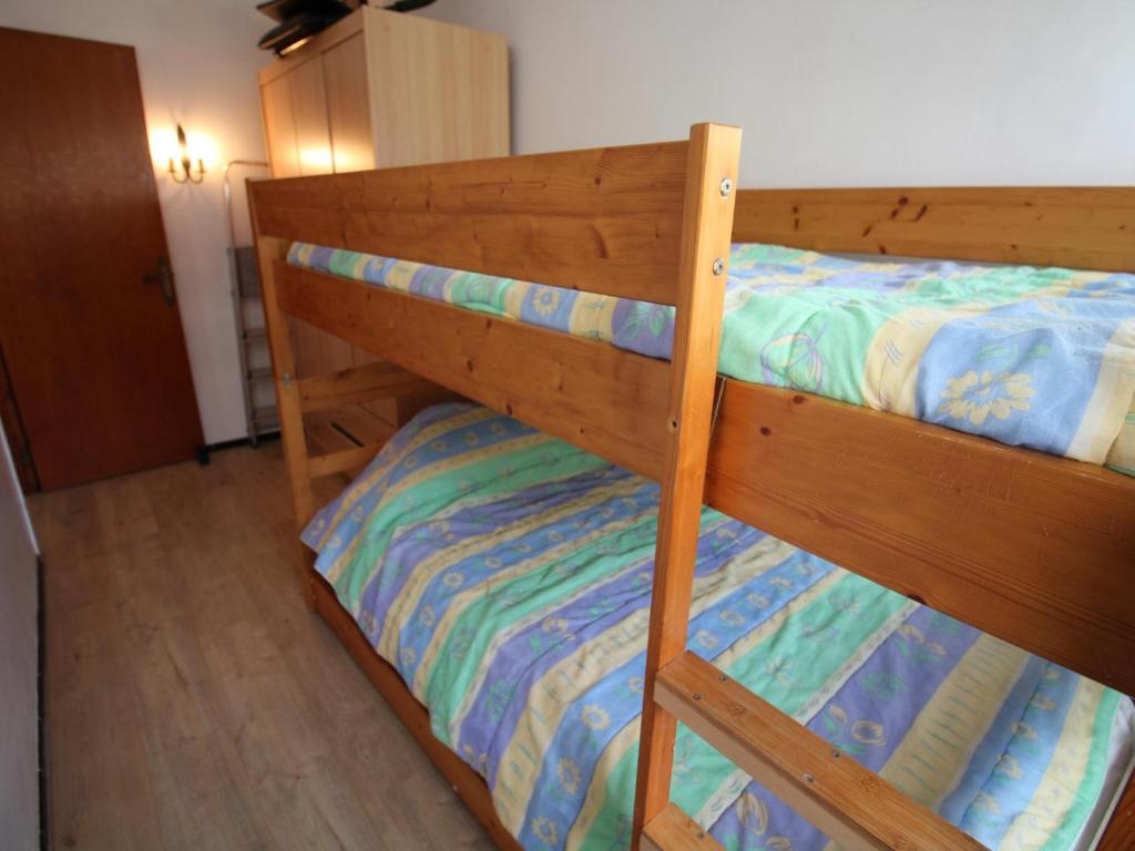 A bed or beds in a room at BRAMANT 5 - Primera planta con terraza, vistas al mar y parking. - ES-228-77