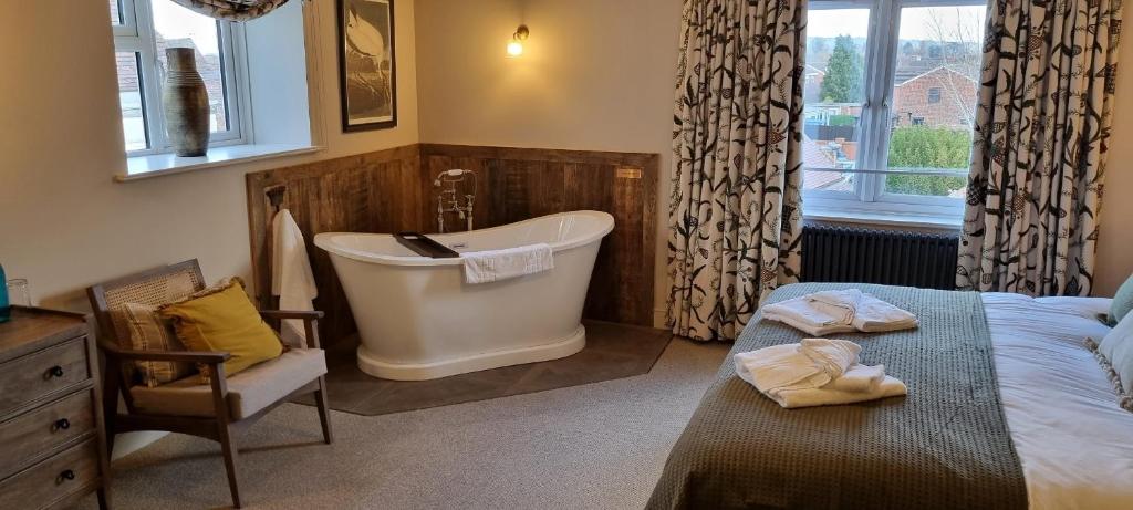 The White Lion Hotel - Superior King Room