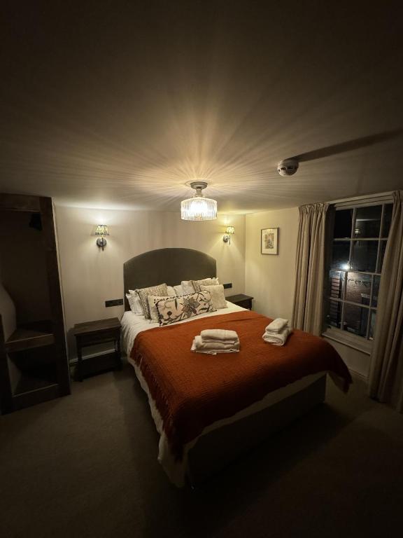 The White Lion Hotel - Deluxe King Room