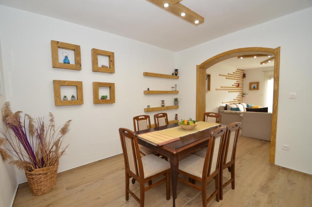 Een keuken of kitchenette bij DC Apartment C