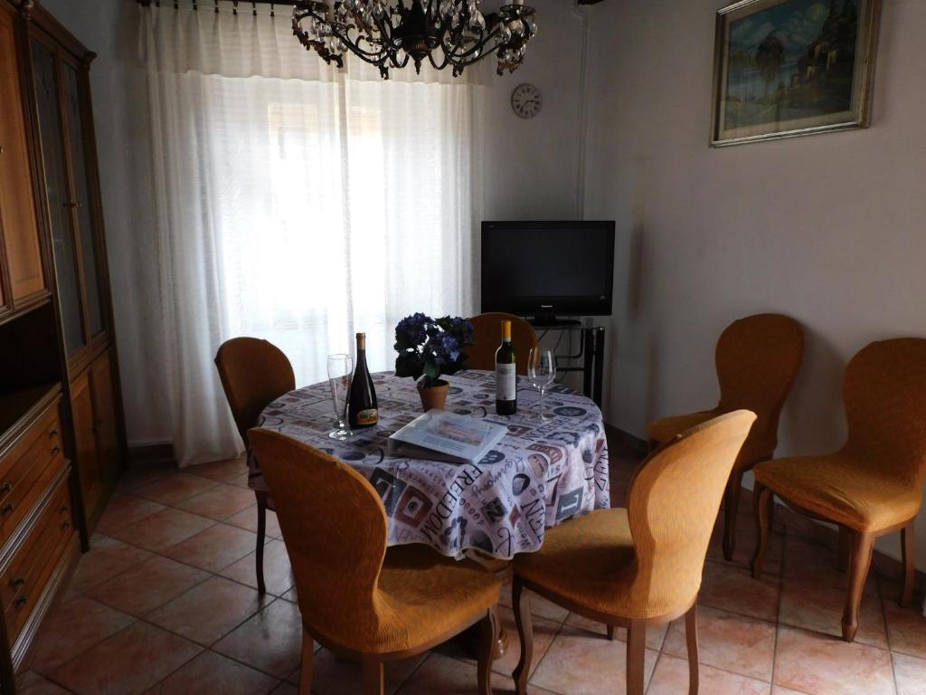 Televízia a/alebo spoločenská miestnosť v ubytovaní Casa Colonne Fiorite