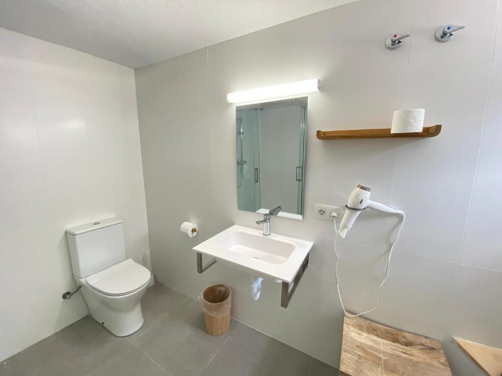 A bathroom at Agi Castell Mar