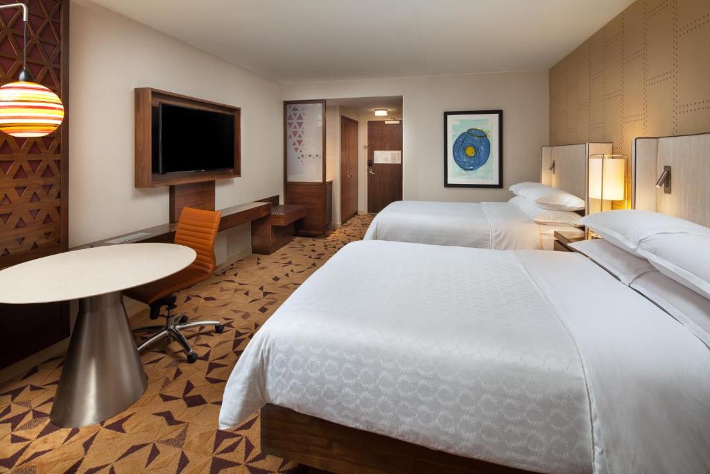 Sheraton Grand Seattle - Deluxe Grand Double Room With Two Double Beds And City View - Hearing Accessible