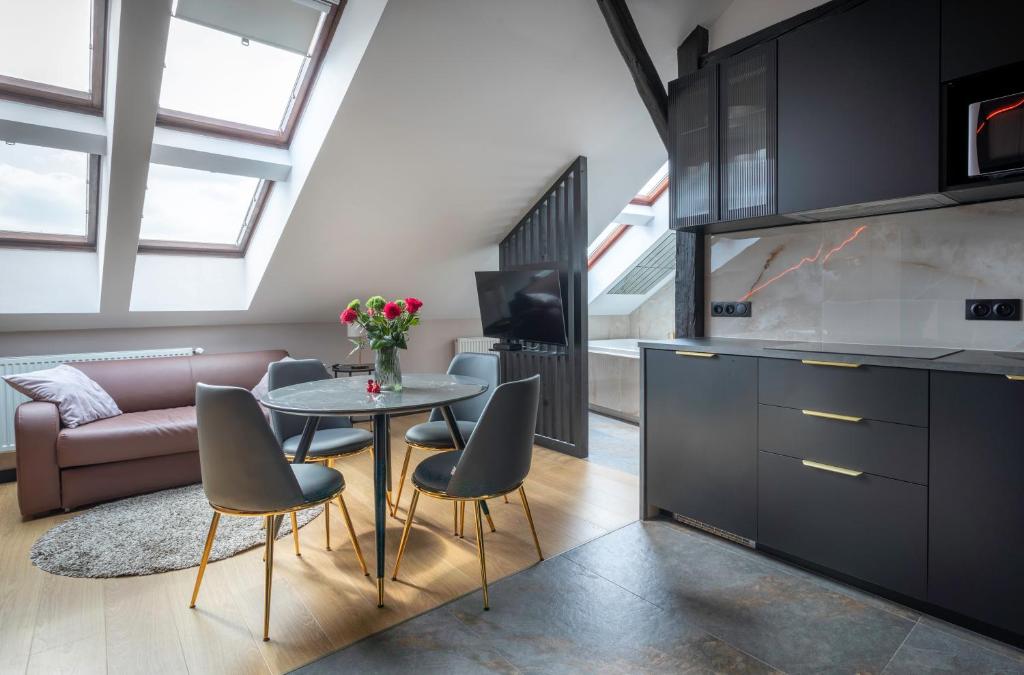 a living room with a table and chairs at Apartamenty Długa 27 in Krakow