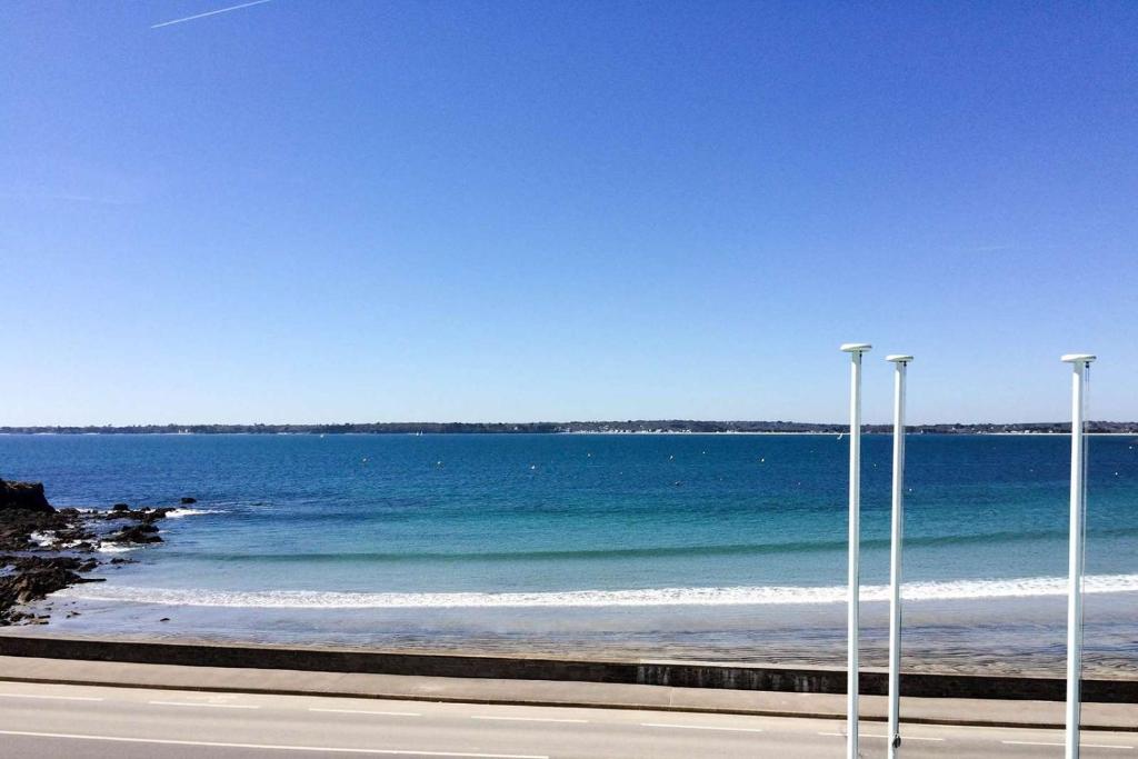 a view of the ocean from a highway at Brit Hôtel De L'océan in Concarneau