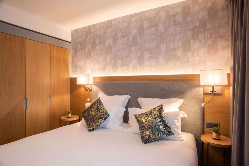 Katil atau katil-katil dalam bilik di Brit Hotel Paris Orly Rungis