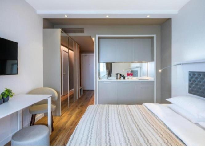 Postel nebo postele na pokoji v ubytování Batumi Hotel Room