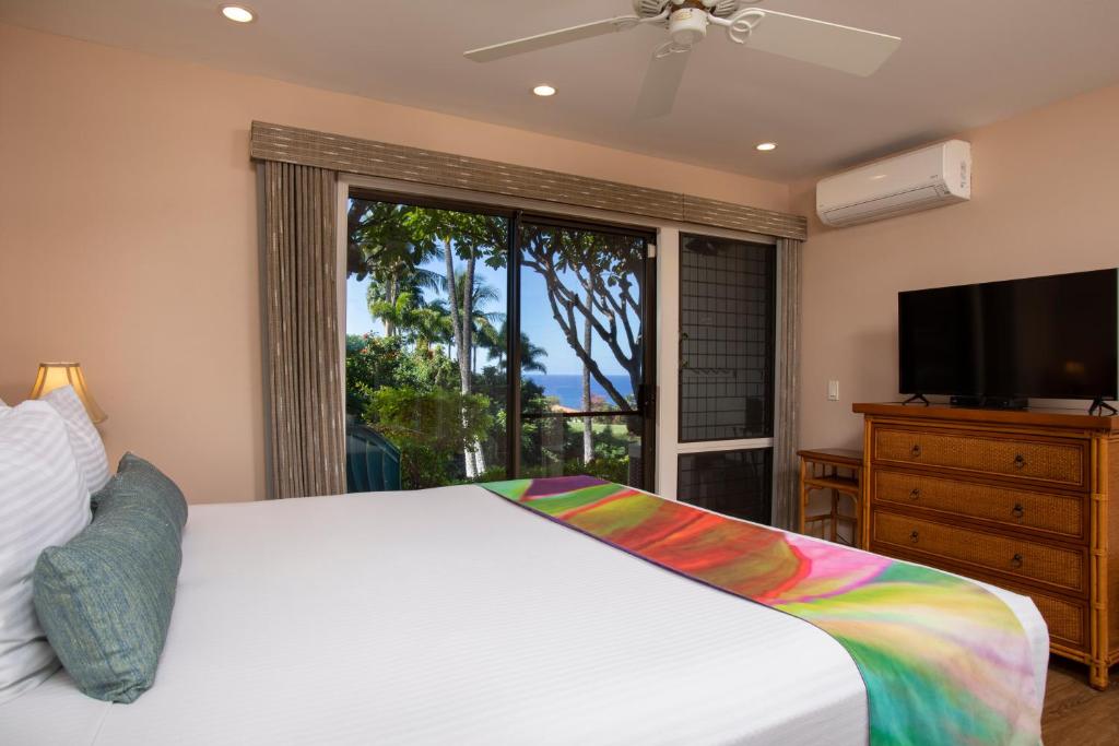Postel nebo postele na pokoji v ubytování Wailea Ekolu Village - CoralTree Residence Collection