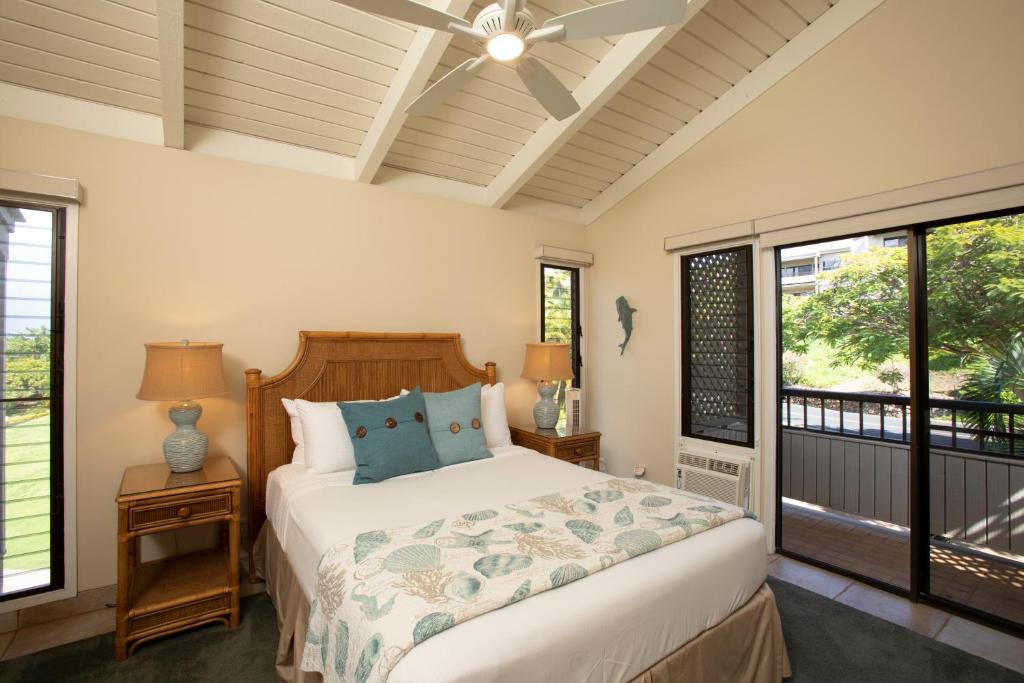 Postel nebo postele na pokoji v ubytování Wailea Ekolu Village - CoralTree Residence Collection
