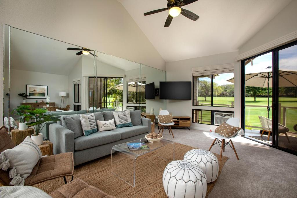 TV a/nebo společenská místnost v ubytování Wailea Grand Champions Villas - CoralTree Residence Collection