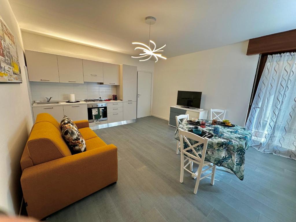 a living room with a couch and a table and a kitchen at Blue Vacanze in Verona
