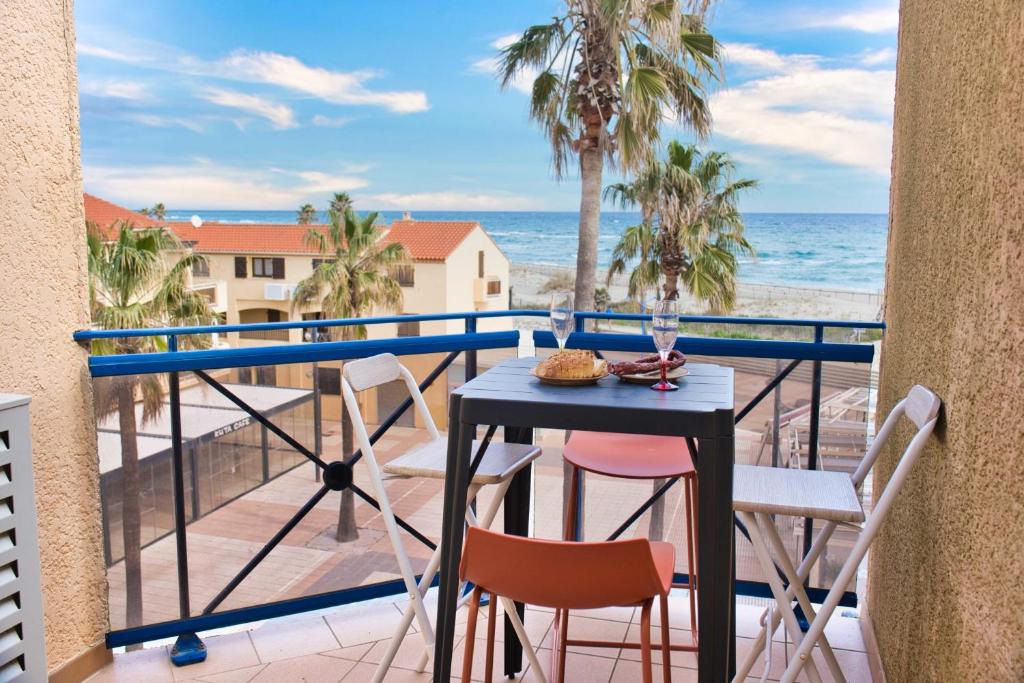 Photo de la galerie de l'établissement Bright apartment with sea view, à Sainte-Marie-la-Mer