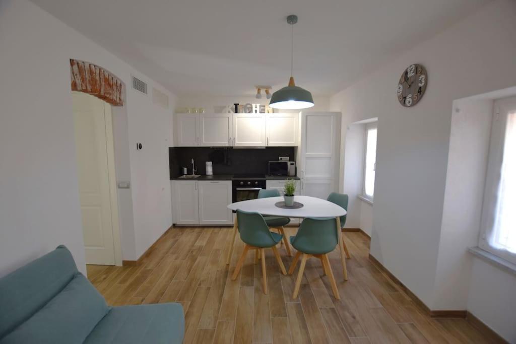 a kitchen and living room with a table and chairs at A Supressa du Capua in Sestri Levante