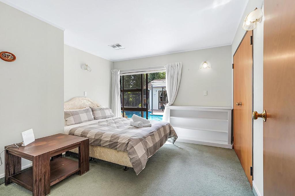 Wow, spacious home with a pool - Resim 8