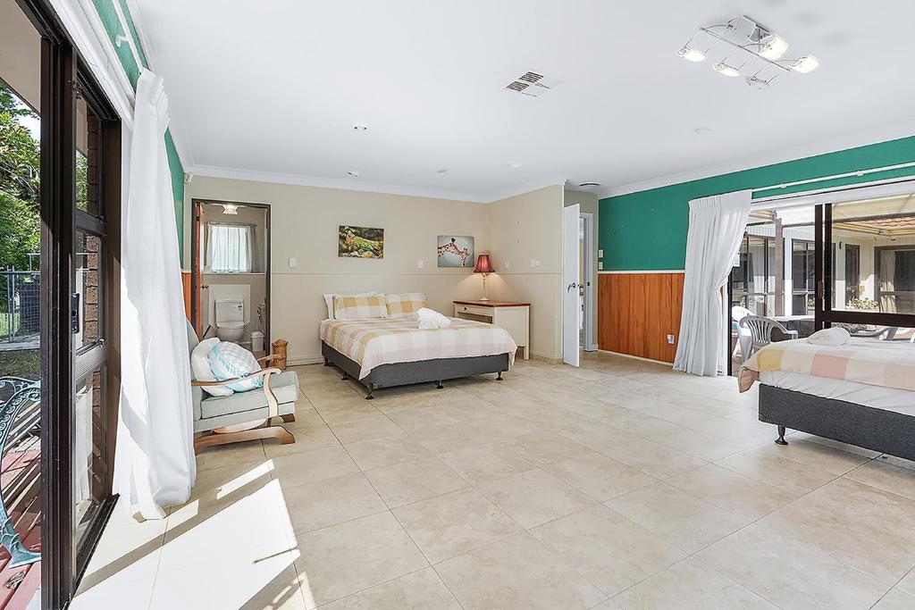 Wow, spacious home with a pool - Resim 11