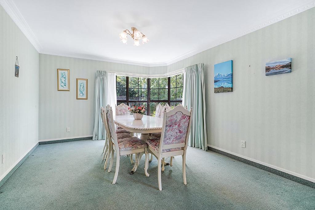 Wow, spacious home with a pool - Resim 12