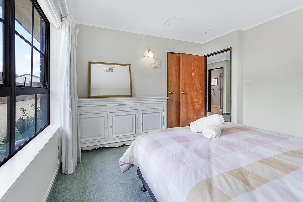 Wow, spacious home with a pool - Resim 13