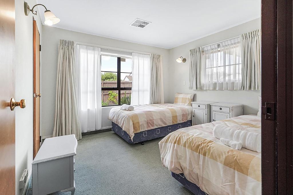 Wow, spacious home with a pool - Resim 2