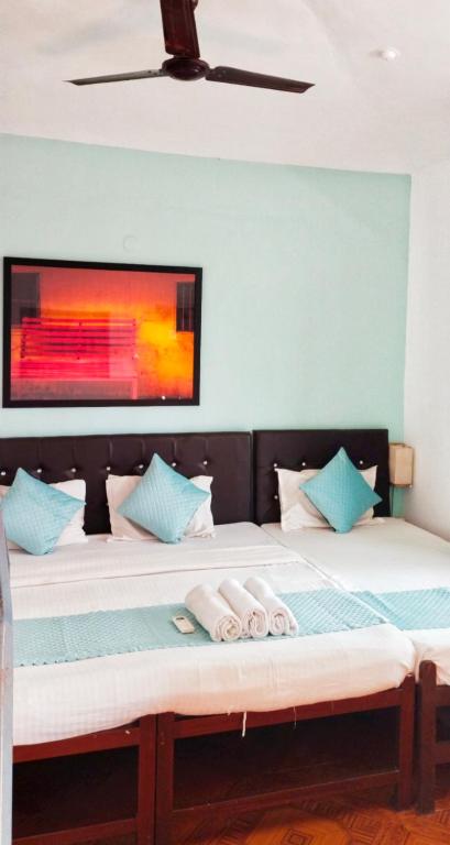 Postel nebo postele na pokoji v ubytování Baga Beach Paradise
