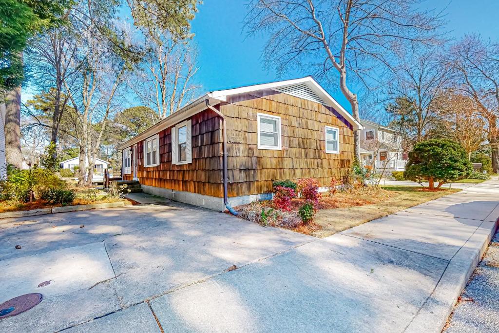 a small wooden house with a driveway at The Sea Captain's Sanctuary in Ocean City