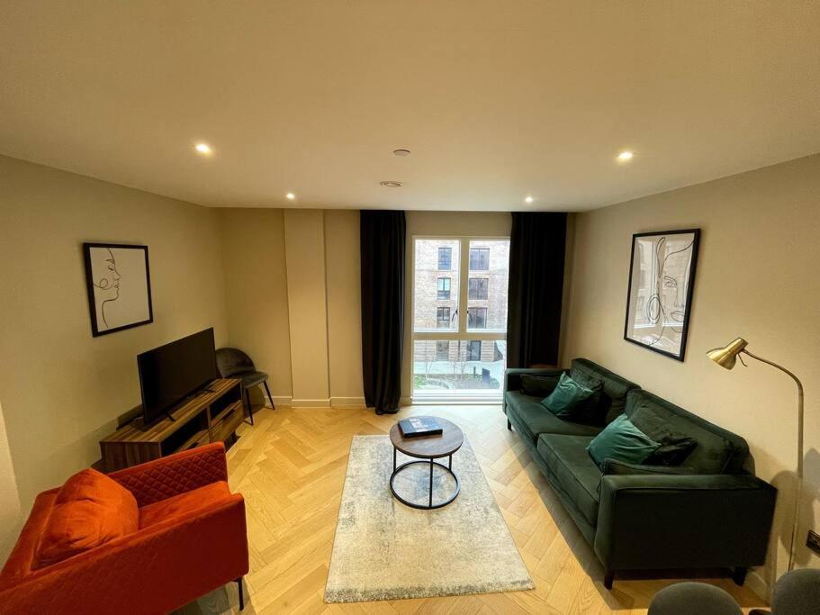 Uma área de estar em Luxury City Centre Apartment
