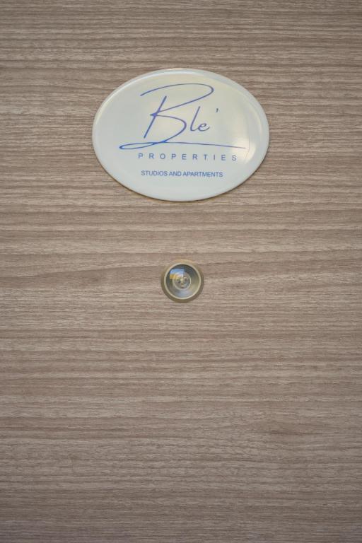 Certifikát, hodnocení, plakát nebo jiný dokument vystavený v ubytování Ble Property Atlas