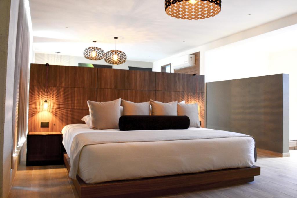 Postel nebo postele na pokoji v ubytování Ilo Rojo Hotel Boutique