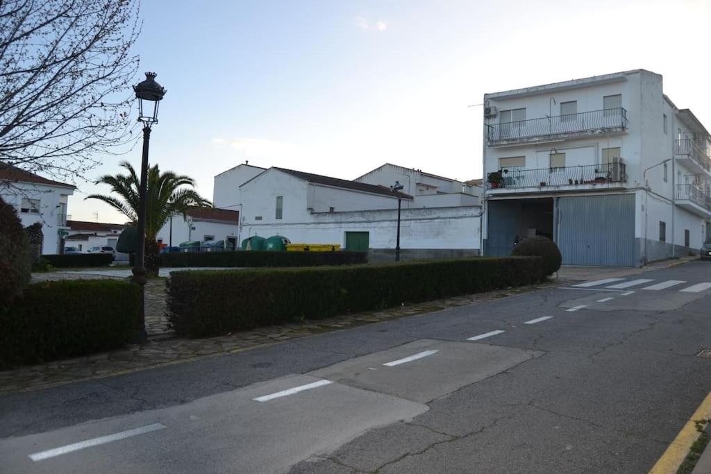 an empty street in front of a white building at Apartamento Las Fuentes in Sierra de Fuentes