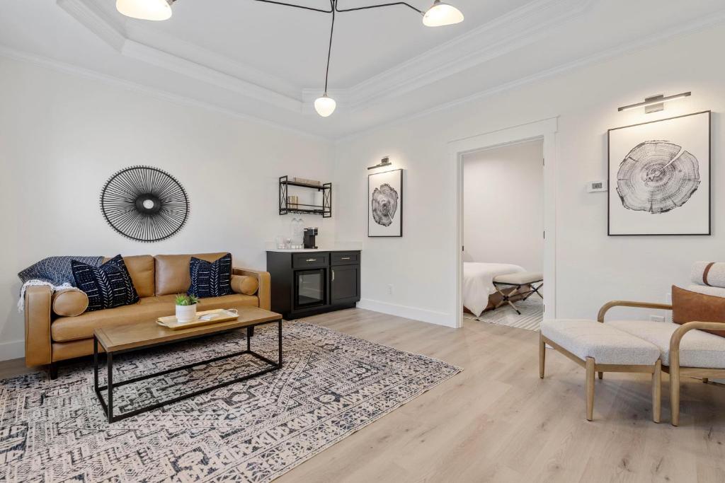 27 on Park Boutique Hotel & Venue - King Suite