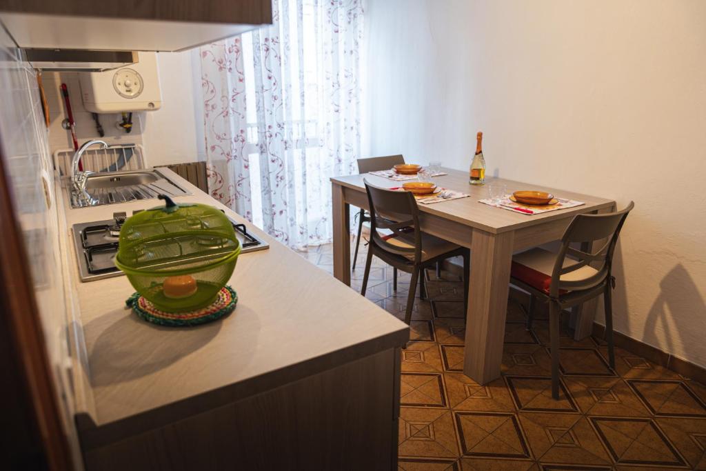 a kitchen with a table with a green bag on the counter at CasaDilva in Chioggia