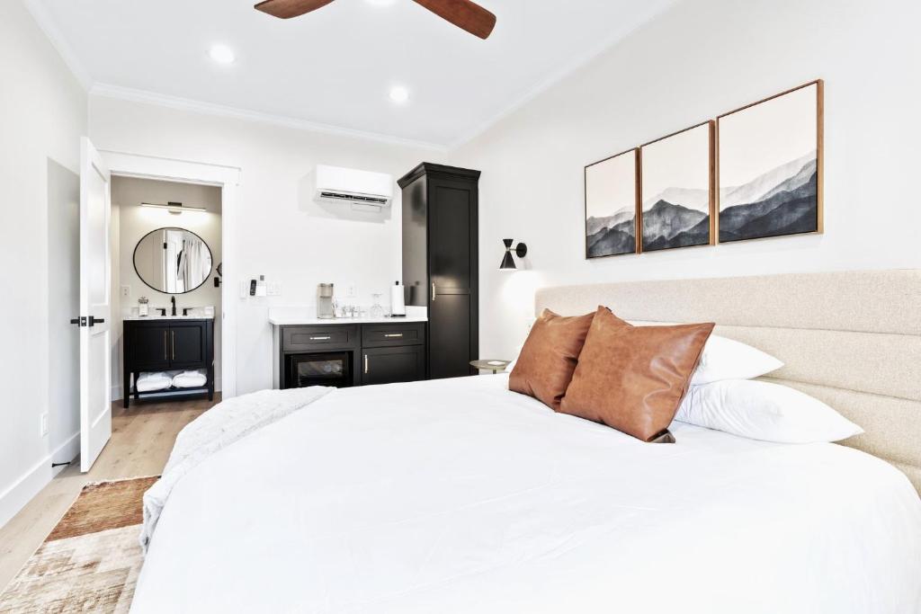 27 on Park Boutique Hotel & Venue - King Studio