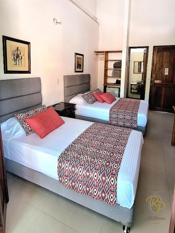 Postel nebo postele na pokoji v ubytování Hotel Rio Piedras