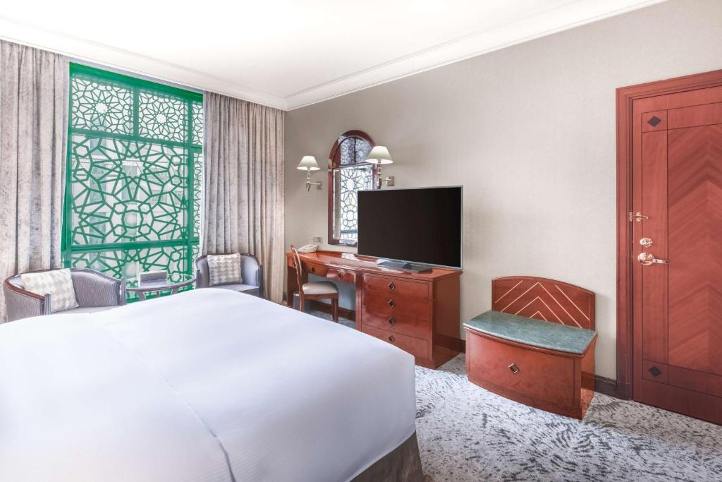 Madinah Hilton Hotel - Sala Rei Com Vista Da Cidade
