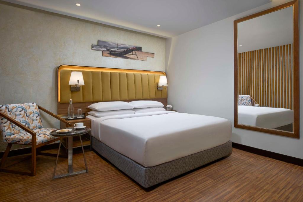 Postel nebo postele na pokoji v ubytování Park Inn by Radisson Goa Candolim