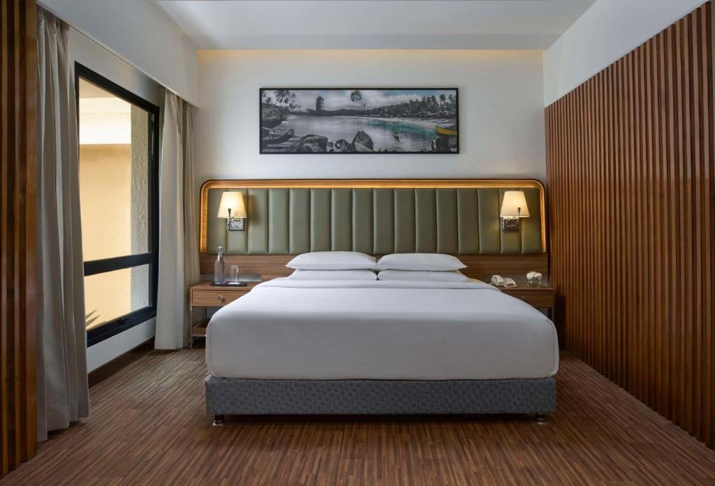 Postel nebo postele na pokoji v ubytování Park Inn by Radisson Goa Candolim