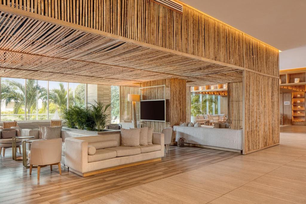 TV a/nebo společenská místnost v ubytování Santa Marta Marriott Resort Playa Dormida