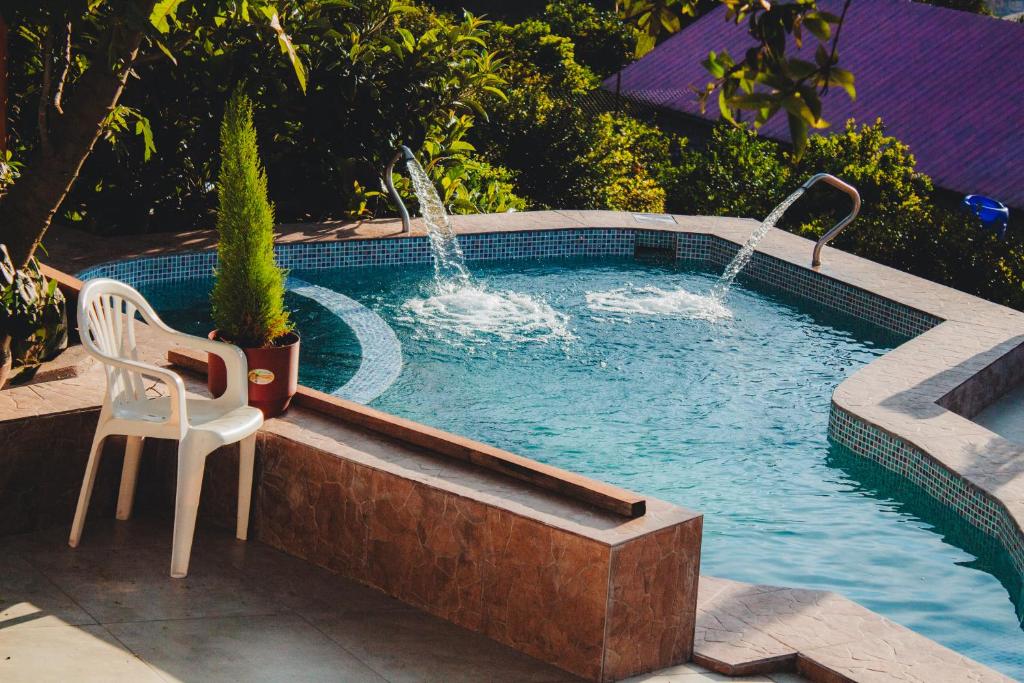 Bazén v ubytování Spa Hotel Etelvina nebo v jeho okolí