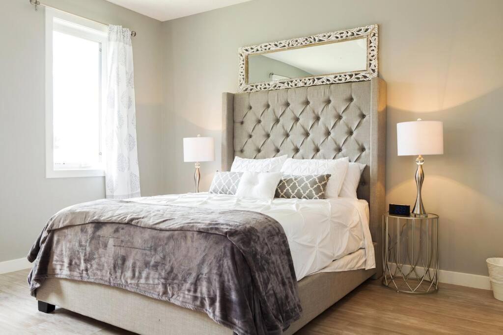 Gambar di galeri bagi *Executive Home* Long Stays - Garage - WiFi & NFLX di Edmonton