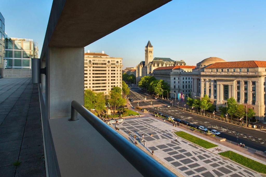 Nespecifikovaný výhled na destinaci Washington nebo výhled na město při pohledu z hotelu