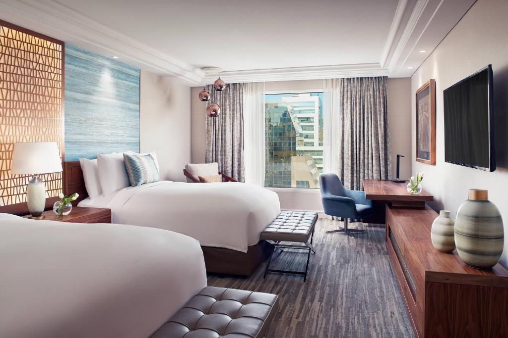 TV a/nebo společenská místnost v ubytování The Ritz-Carlton, Santiago