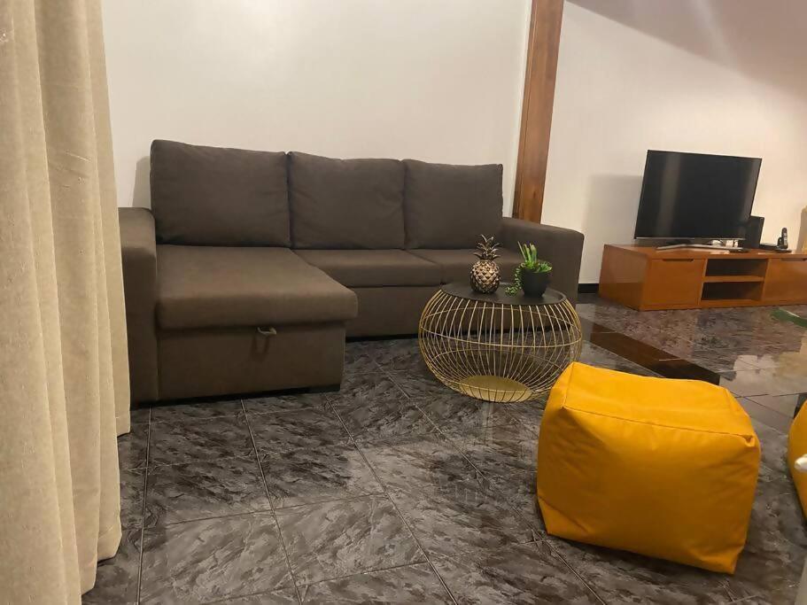 TV/trung tâm giải trí tại Alvarenga House