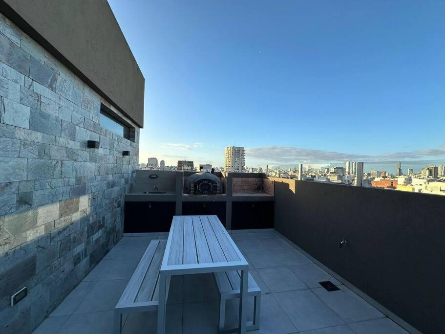 Un balcón o terraza en Stylish Pool Retreat in Exclusive Area by Palermo