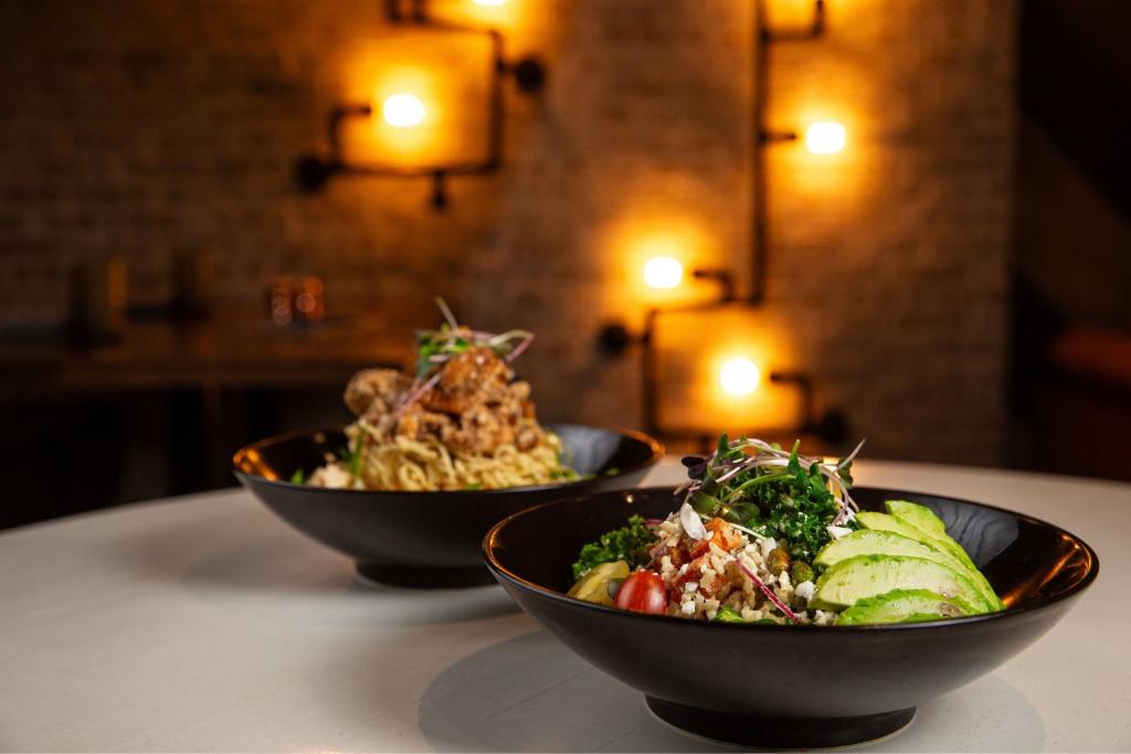 Delta Hotels by Marriott Edmonton Centre Suites - Resim 37